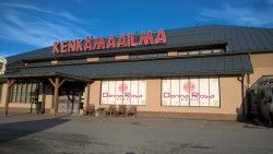 Donna Rosan myymälän näyttävät ikkunateippaukset